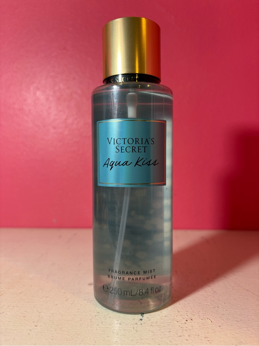 NEW * Victoria's Secret Aqua Kiss Body Mist Spray 8.4oz Cool Waters Bright Daisy